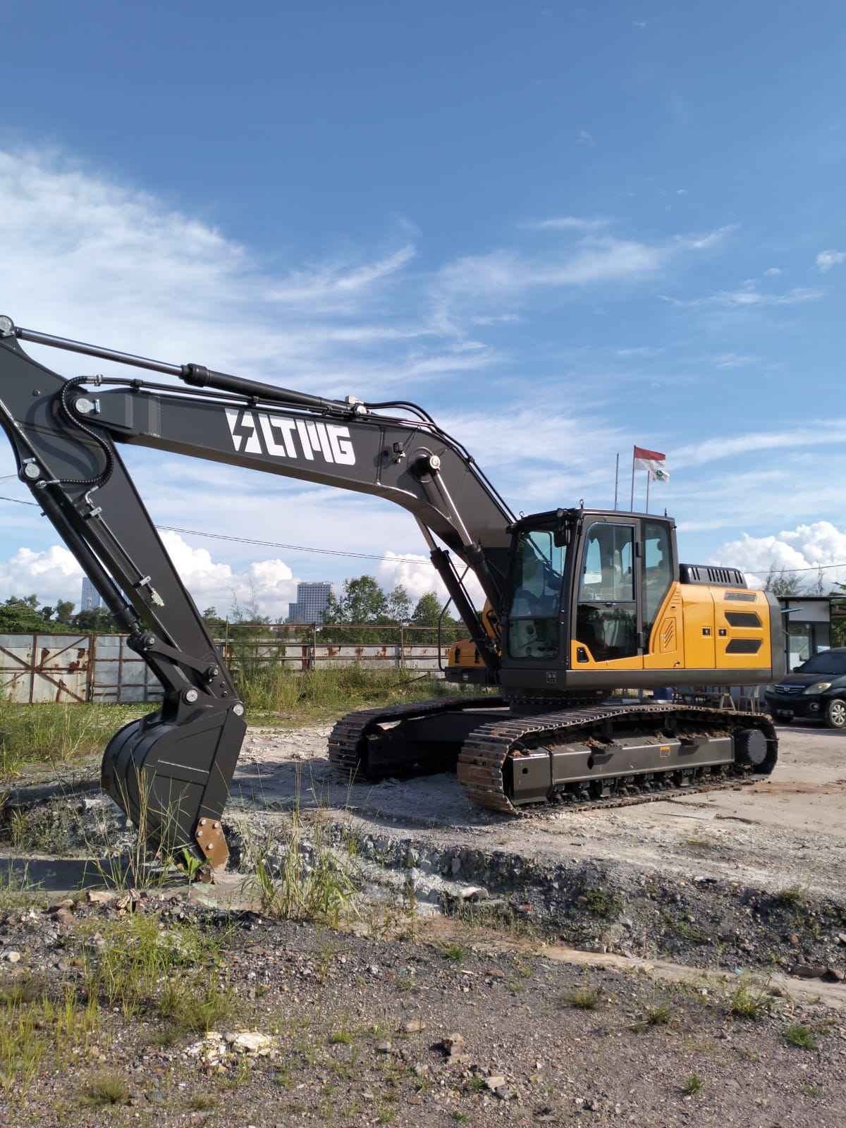 23 Ton Excavator