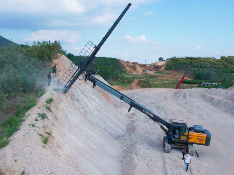 Синергетическая эффективность: почему дуэт тяжелого экскаватора и вилочного погрузчика является золотым стандартом для горнодобывающих работ.